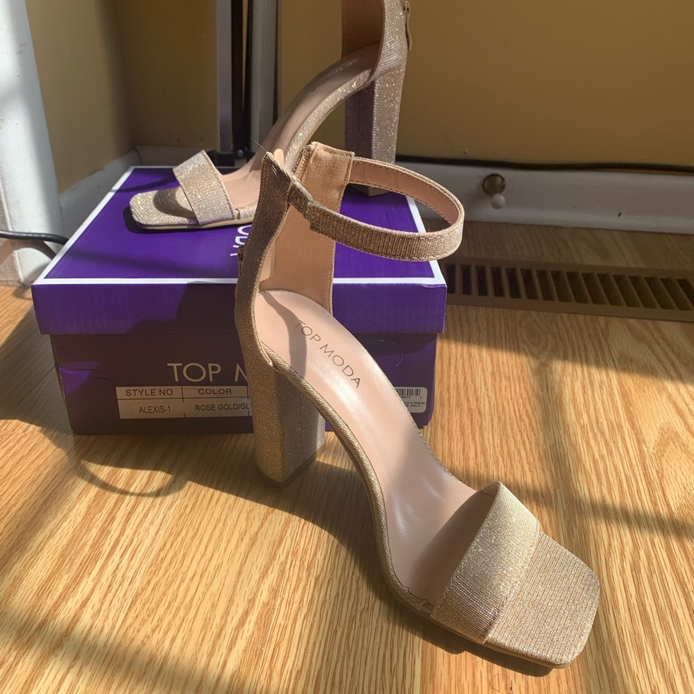 Gold shiny heels